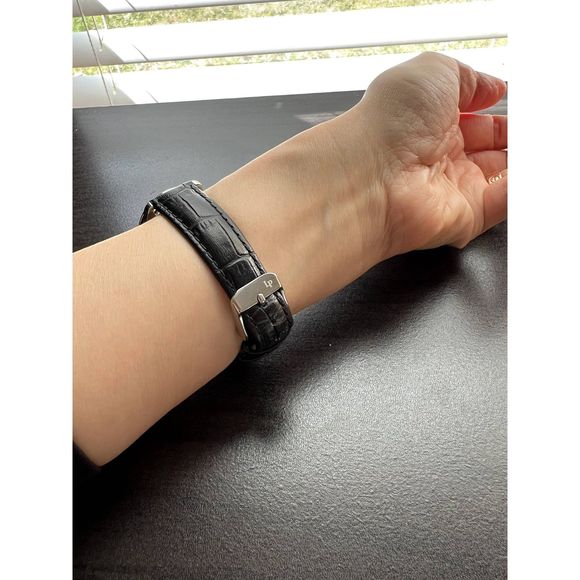 Lucien  Piccard watch, round dial face, black leather strap, calendar - Picture 2 of 7